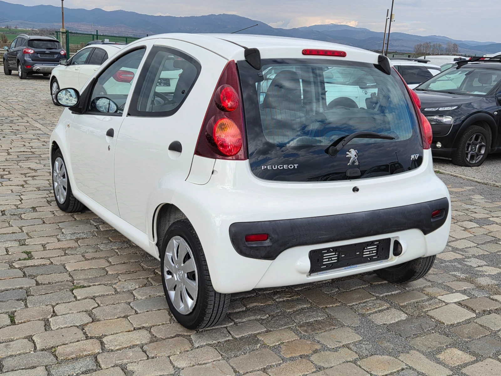 Peugeot 107 1.0i 68кс 2014 година EURO 5B, снимка 5 - Автомобили и джипове - 53977490