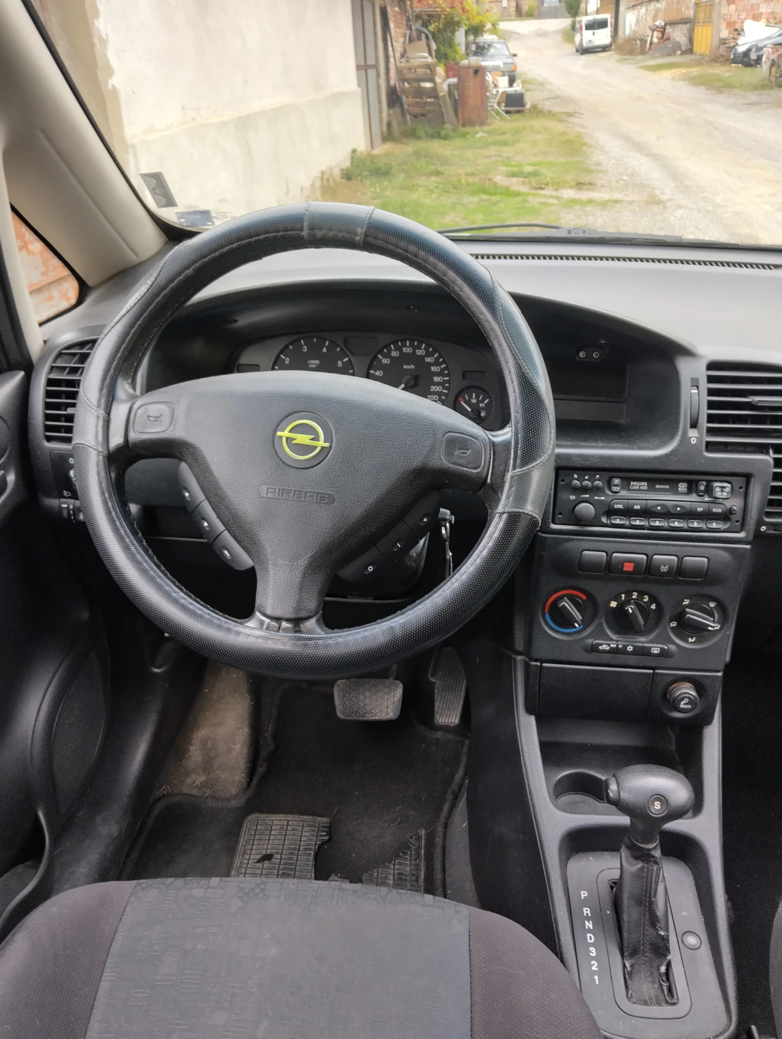 Opel Zafira 1.8i Automatic, снимка 13 - Автомобили и джипове - 54055409