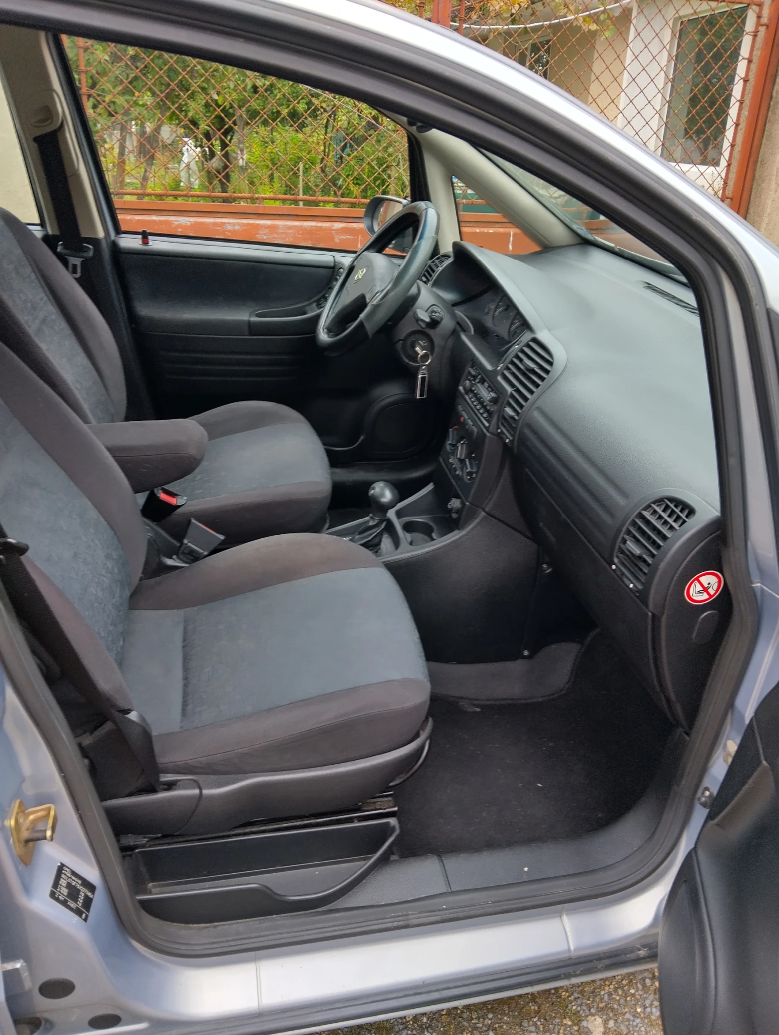 Opel Zafira 1.8i Automatic, снимка 12 - Автомобили и джипове - 54055409