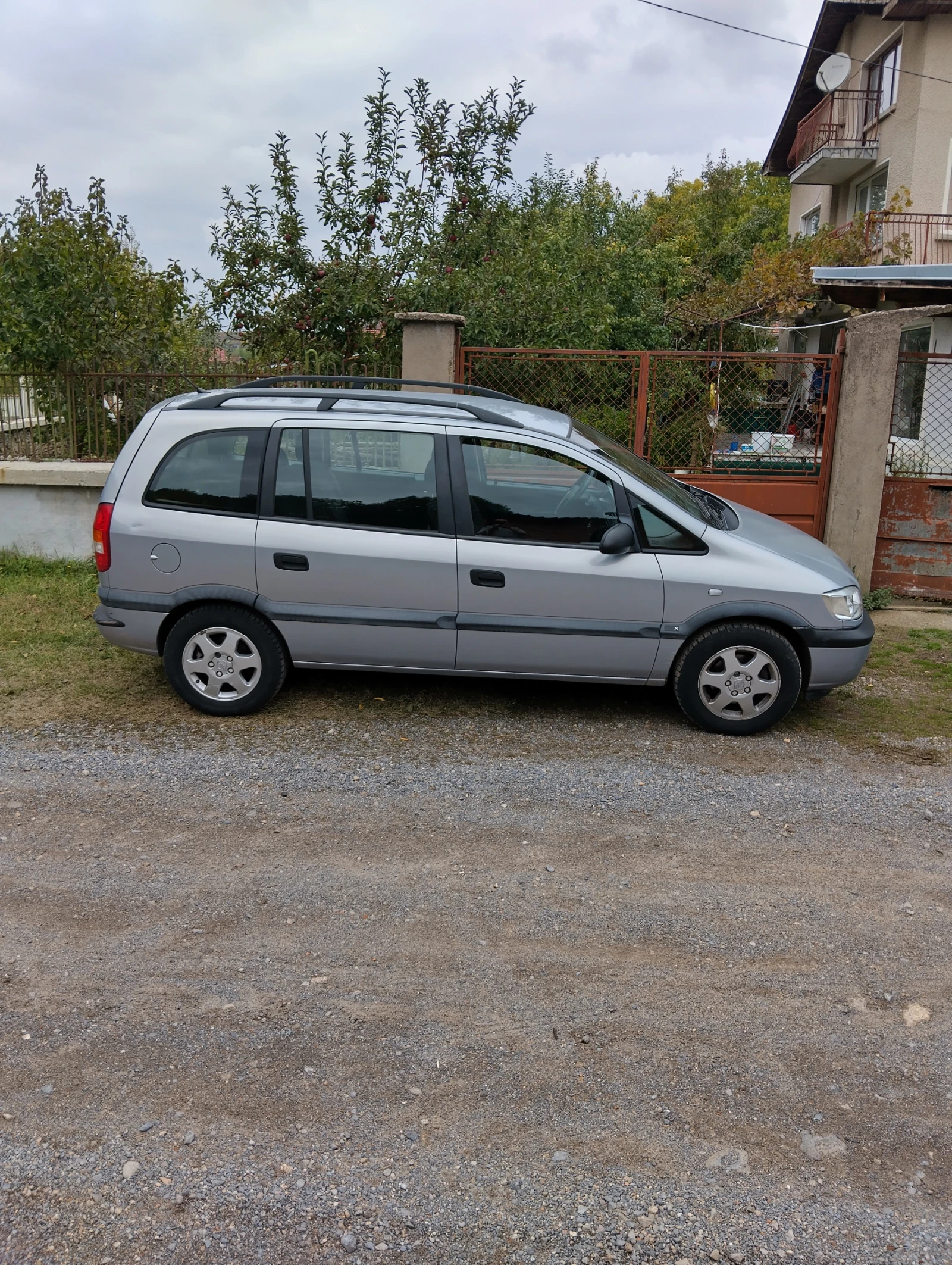 Opel Zafira 1.8i Automatic, снимка 4 - Автомобили и джипове - 54055409