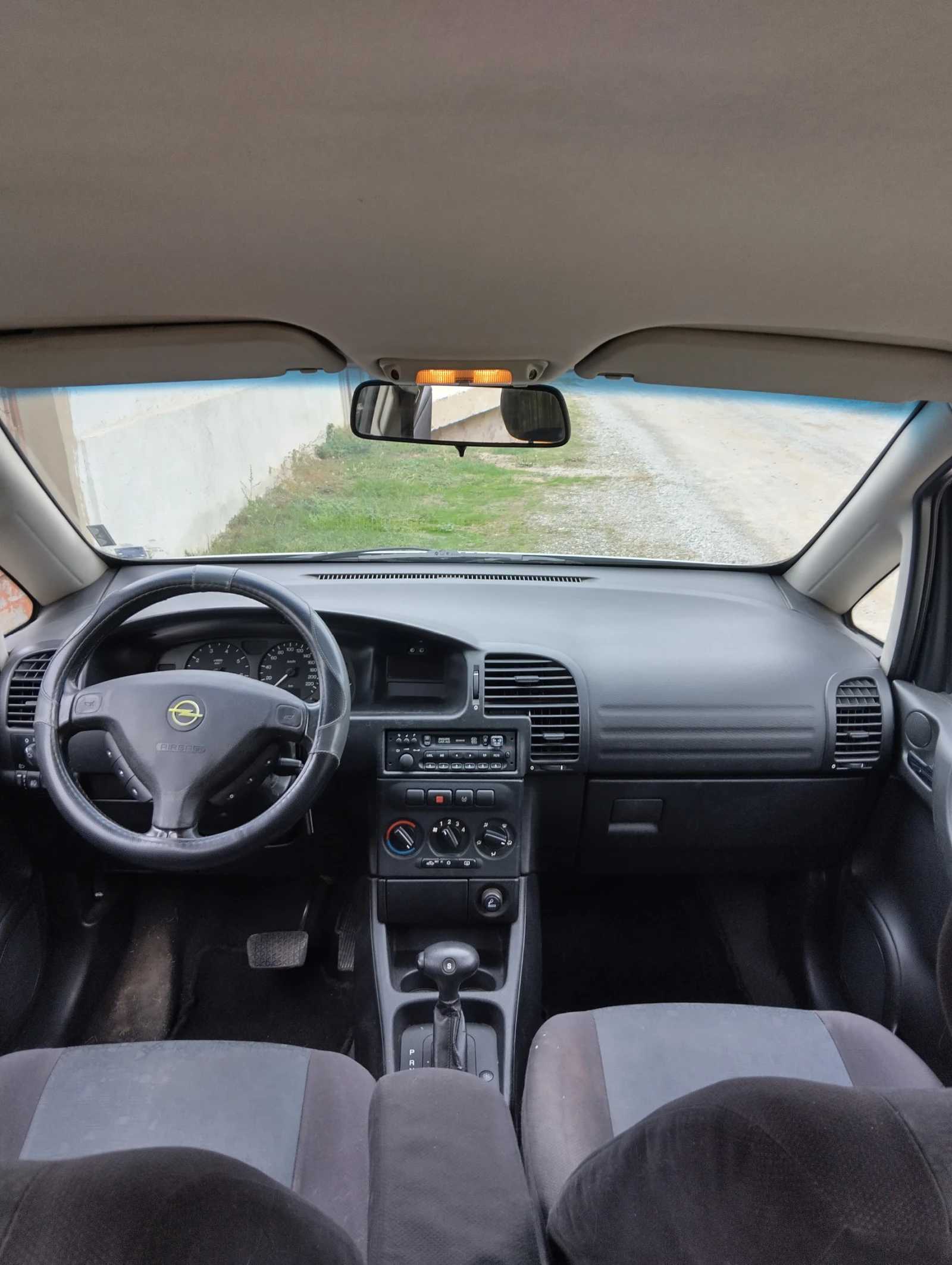 Opel Zafira 1.8i Automatic, снимка 15 - Автомобили и джипове - 54055409