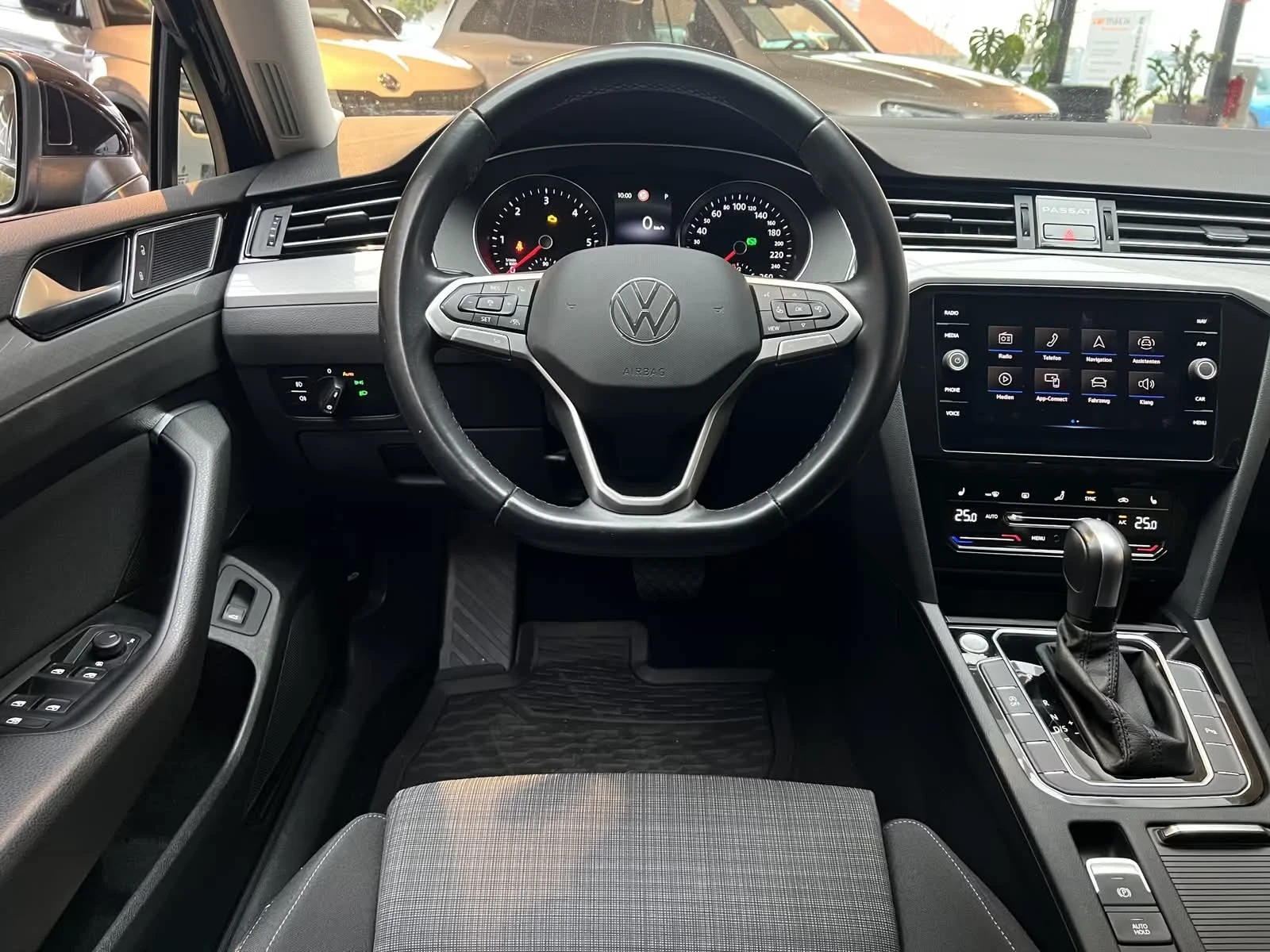 VW Passat Комби, снимка 16 - Автомобили и джипове - 54710760