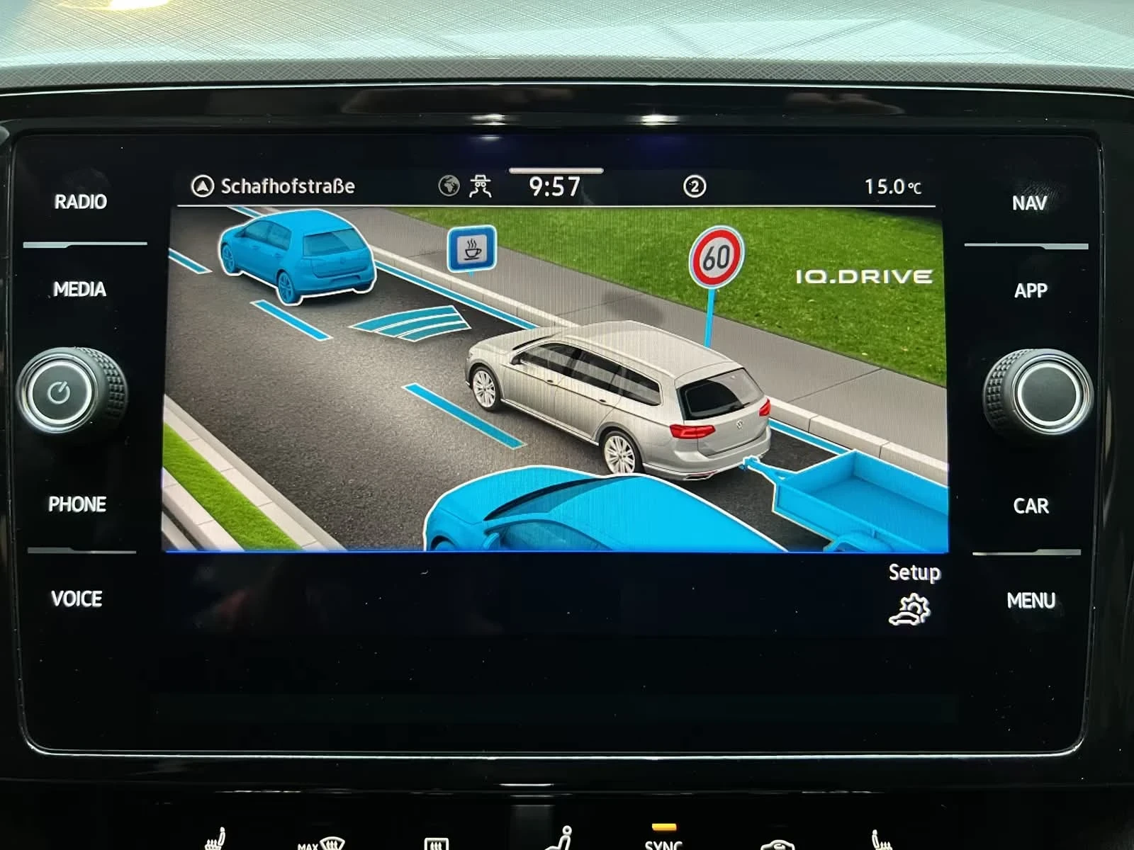 VW Passat Комби, снимка 12 - Автомобили и джипове - 54710760