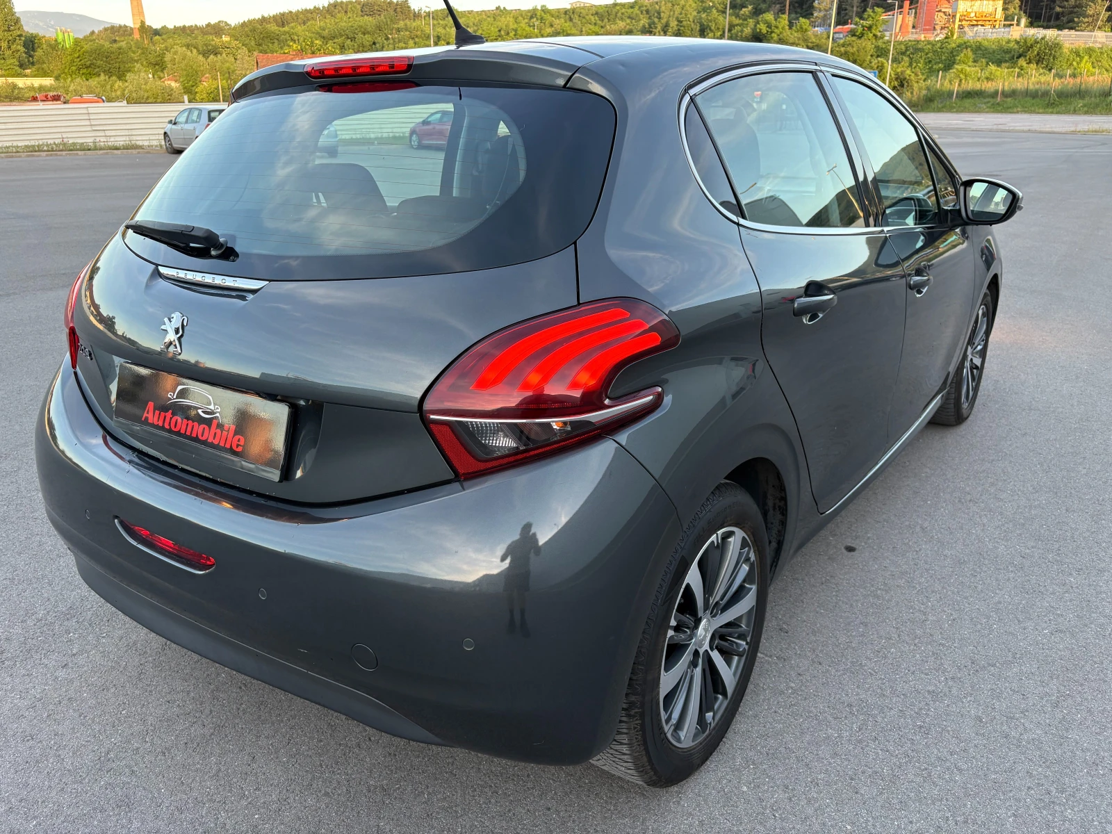 Peugeot 208 1.6BlueHDI Allure Euro6B, снимка 4 - Автомобили и джипове - 54906752