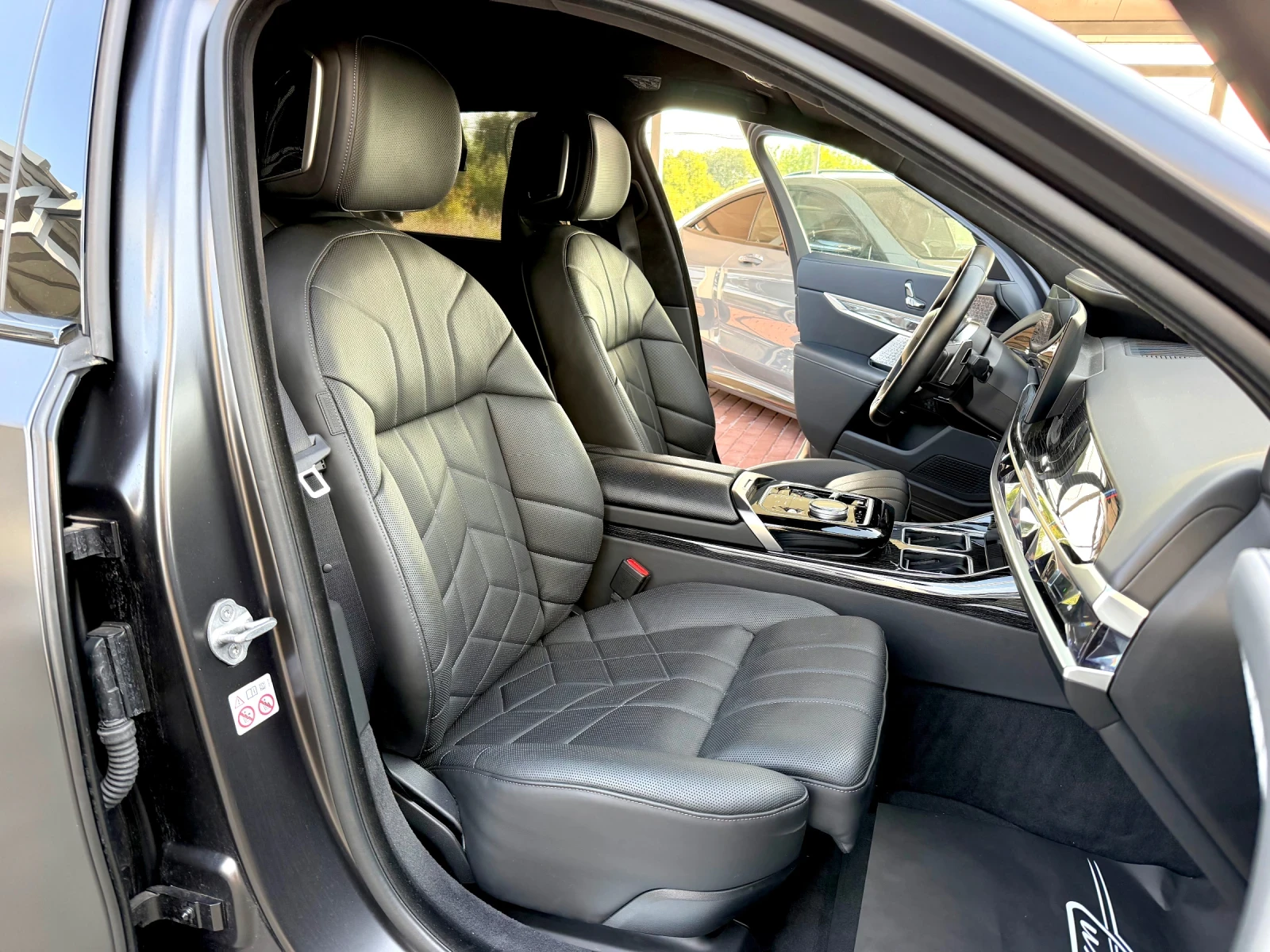 BMW 740 D#INDIVIDUAL#CRYSTAL#4xОБДУХ#4xМАСАЖ#THEATRE, снимка 11 - Автомобили и джипове - 55828703