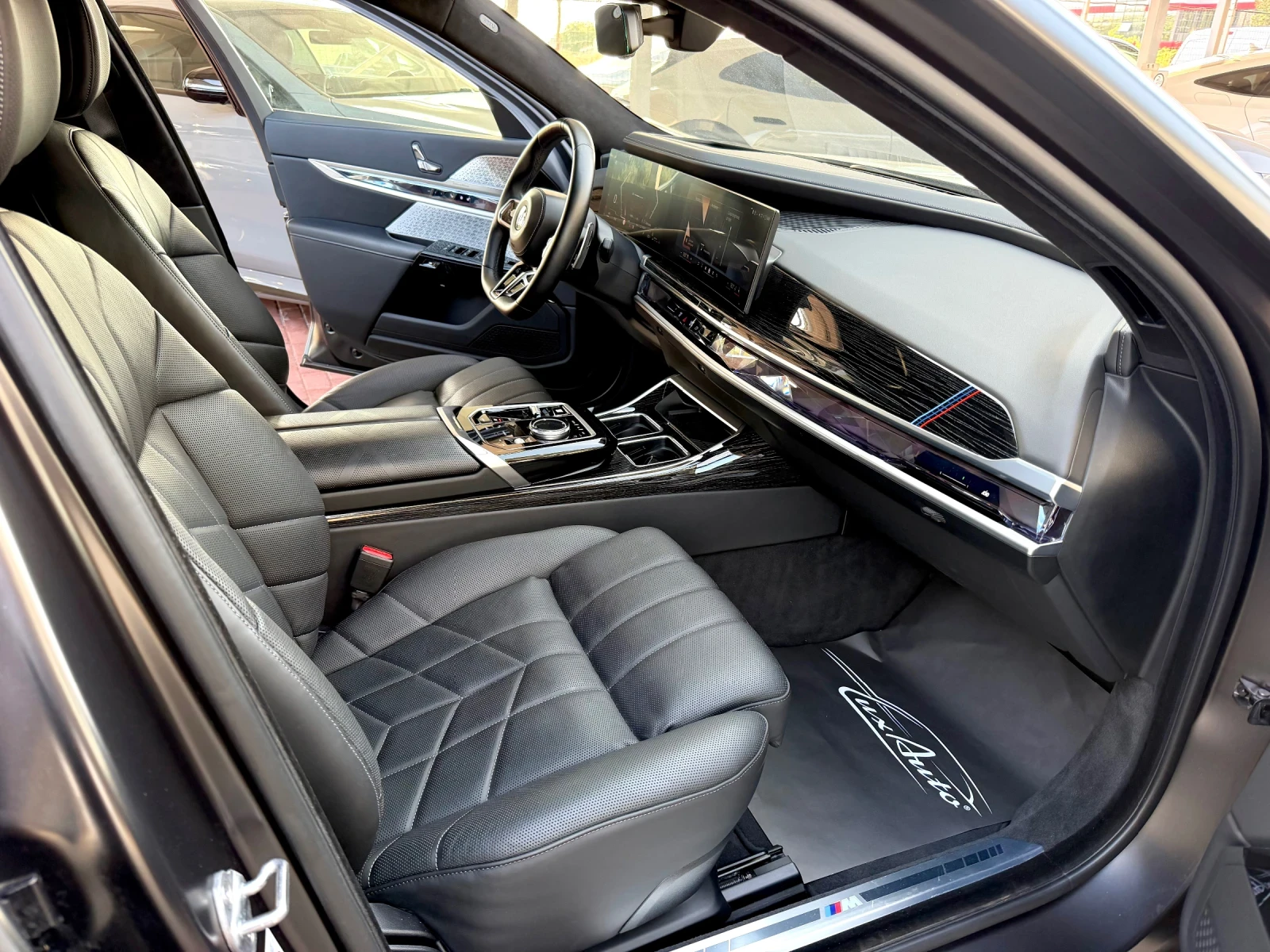 BMW 740 D#INDIVIDUAL#CRYSTAL#4xОБДУХ#4xМАСАЖ#THEATRE, снимка 8 - Автомобили и джипове - 55828703