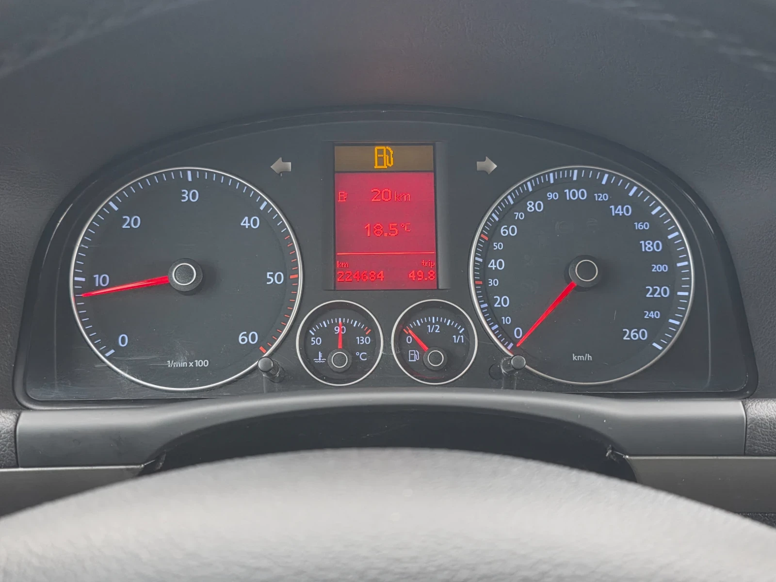 VW Touran 2.0TDI, снимка 13 - Автомобили и джипове - 56248343