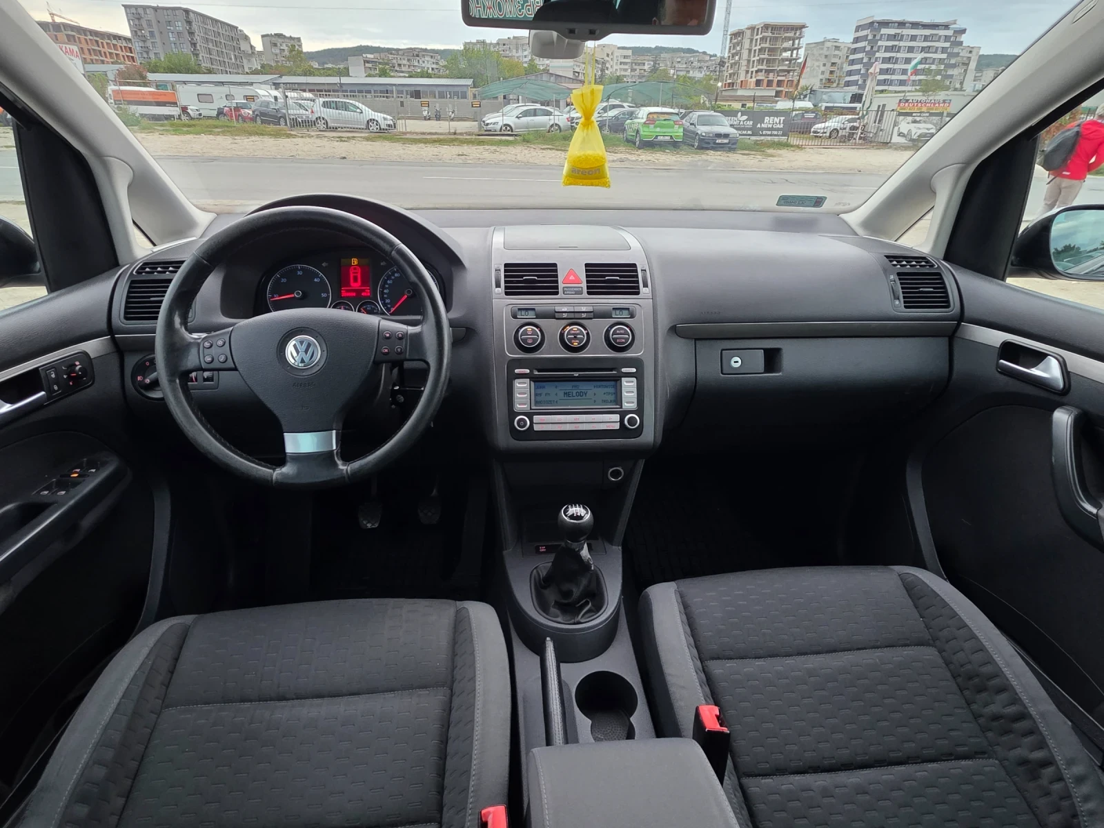 VW Touran 2.0TDI, снимка 9 - Автомобили и джипове - 56248343