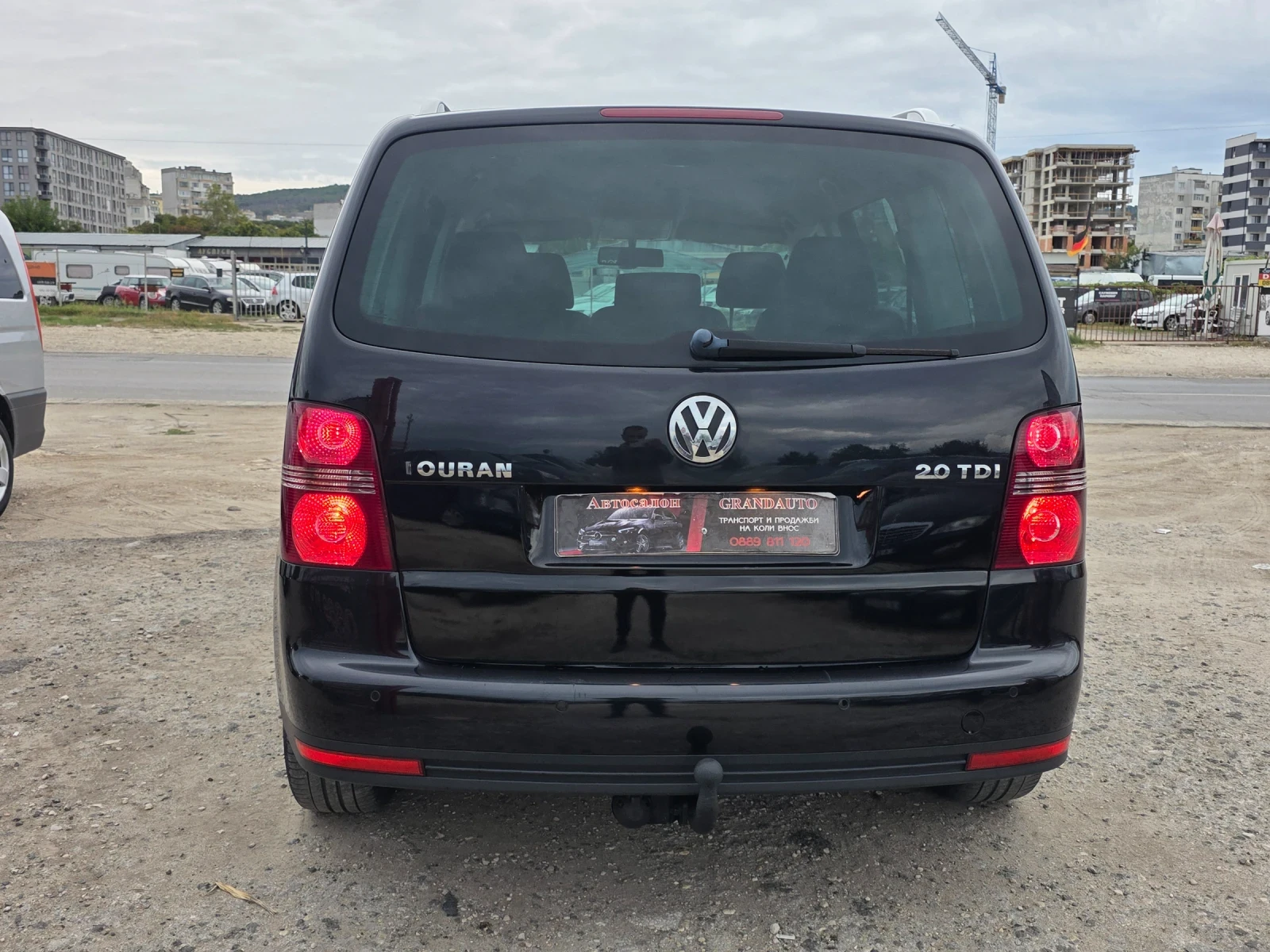 VW Touran 2.0TDI, снимка 5 - Автомобили и джипове - 56248343