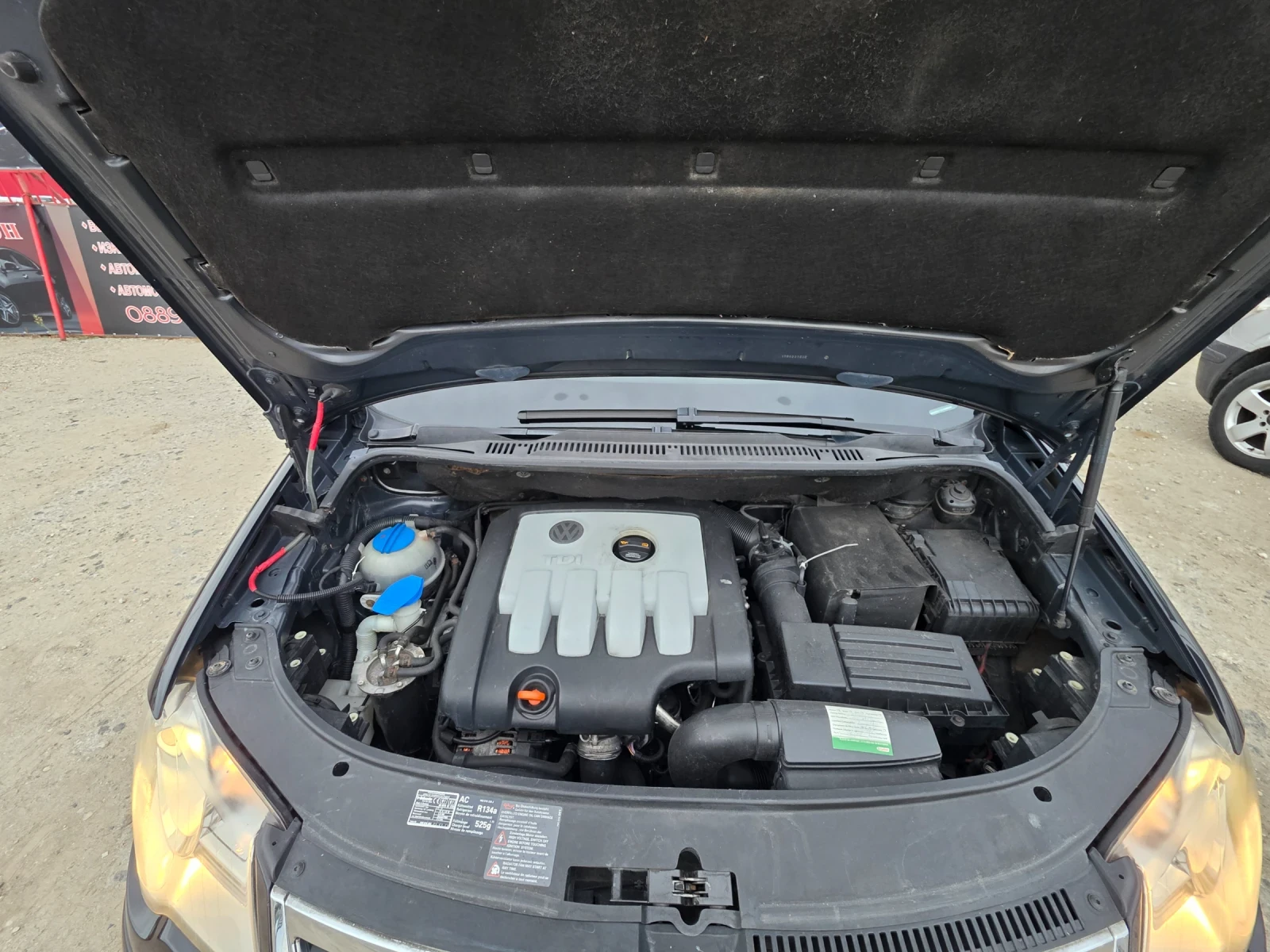 VW Touran 2.0TDI, снимка 15 - Автомобили и джипове - 56248343