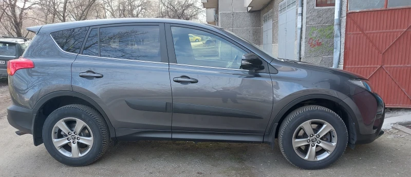 Toyota Rav4 4X4 ПЪЛНА СЕРВИЗНА ИСТОРИЯ В ТОЙОТА, снимка 1 - Автомобили и джипове - 49213949