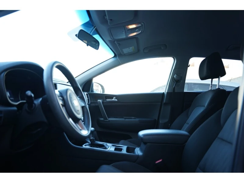 Kia Sportage * LX PKG/ APPLE CARPLAY/ BLUETOOTH/ CAMERA * CARFA, снимка 7 - Автомобили и джипове - 52740493