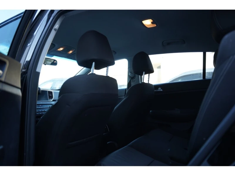 Kia Sportage * LX PKG/ APPLE CARPLAY/ BLUETOOTH/ CAMERA * CARFA, снимка 17 - Автомобили и джипове - 52740493