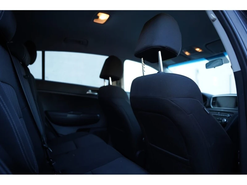 Kia Sportage * LX PKG/ APPLE CARPLAY/ BLUETOOTH/ CAMERA * CARFA, снимка 13 - Автомобили и джипове - 52740493