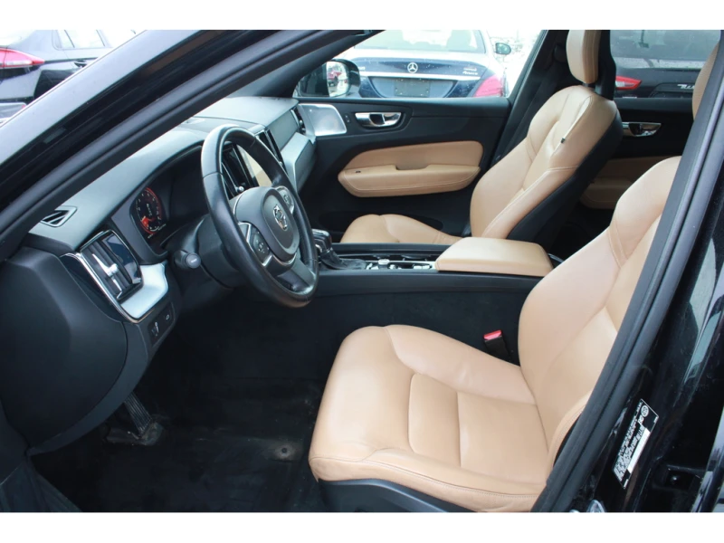 Volvo XC60 T6 AWD Momentum, снимка 7 - Автомобили и джипове - 53340454