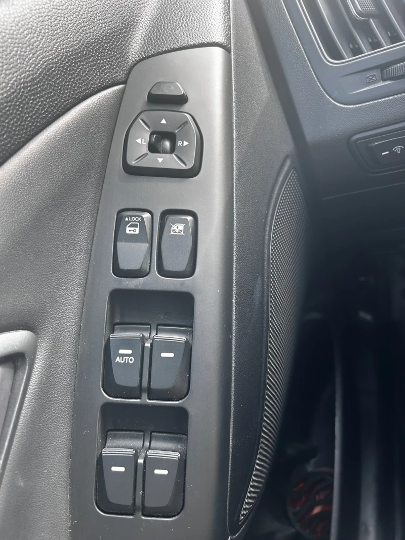 Hyundai IX35, снимка 13 - Автомобили и джипове - 53428511