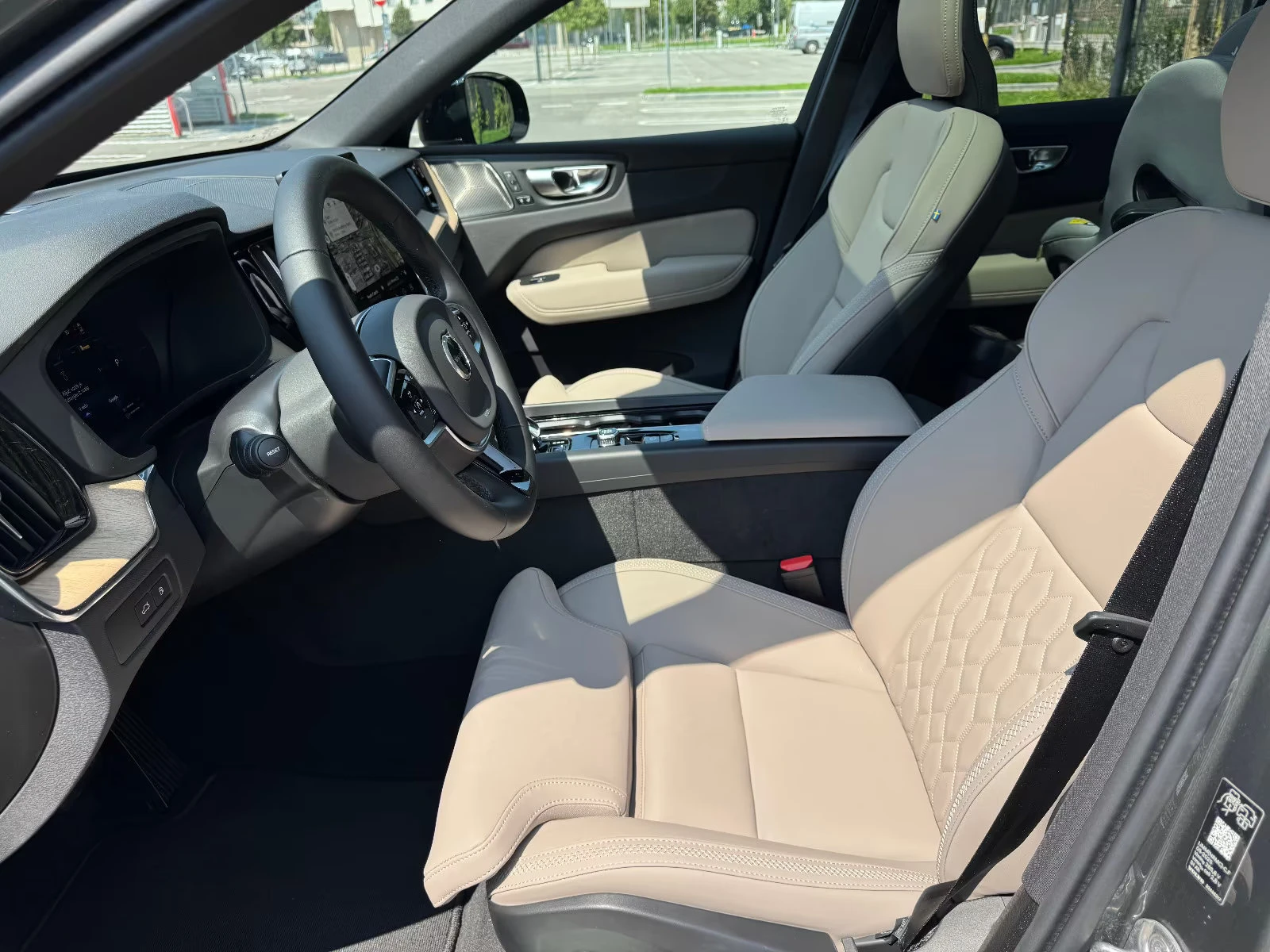 Volvo XC60 PLUS-DARK/398HP/PANO/MEMO/HUD/360/NAVI/LED/395g - изображение 9