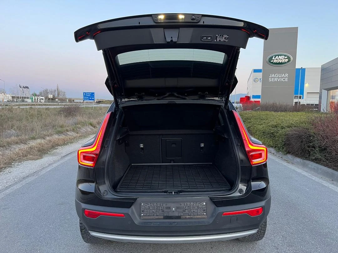 Volvo XC40 B4 AWD Mild Hybrid R-design Black Edition ОТЛИЧЕН, снимка 9 - Автомобили и джипове - 54633864