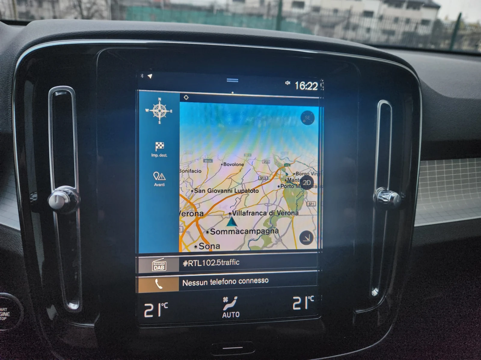 Volvo XC40 B4 AWD Mild Hybrid R-design Black Edition ОТЛИЧЕН, снимка 14 - Автомобили и джипове - 54633864