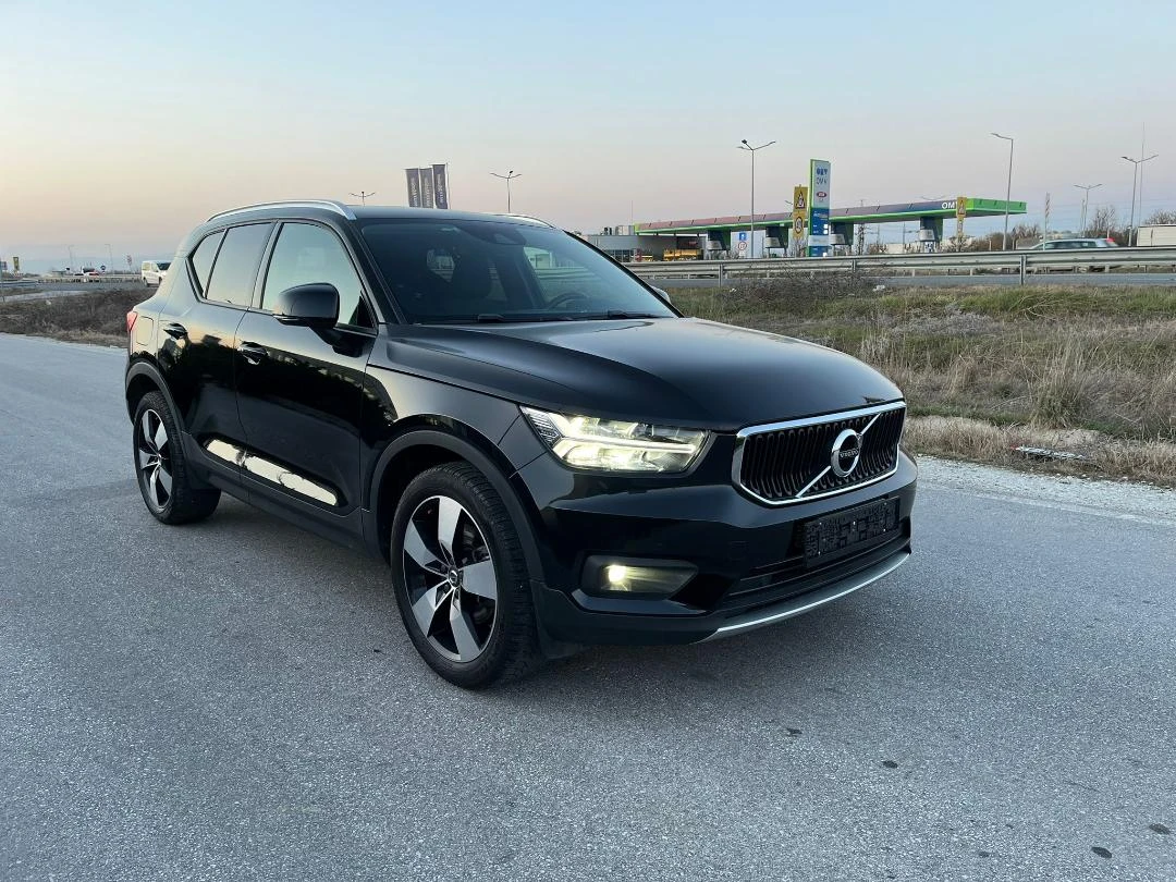 Volvo XC40 B4 AWD Mild Hybrid R-design Black Edition ОТЛИЧЕН, снимка 6 - Автомобили и джипове - 54633864
