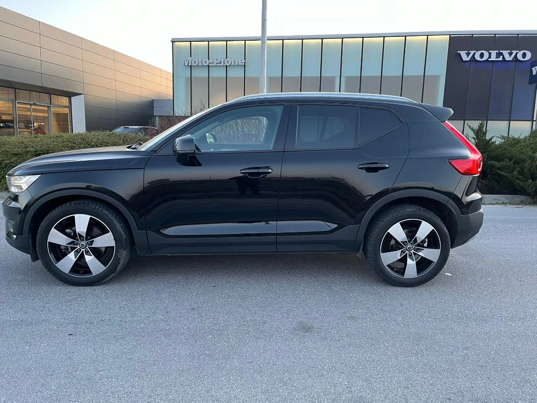 Volvo XC40 B4 AWD Mild Hybrid R-design Black Edition ОТЛИЧЕН, снимка 2 - Автомобили и джипове - 54633864