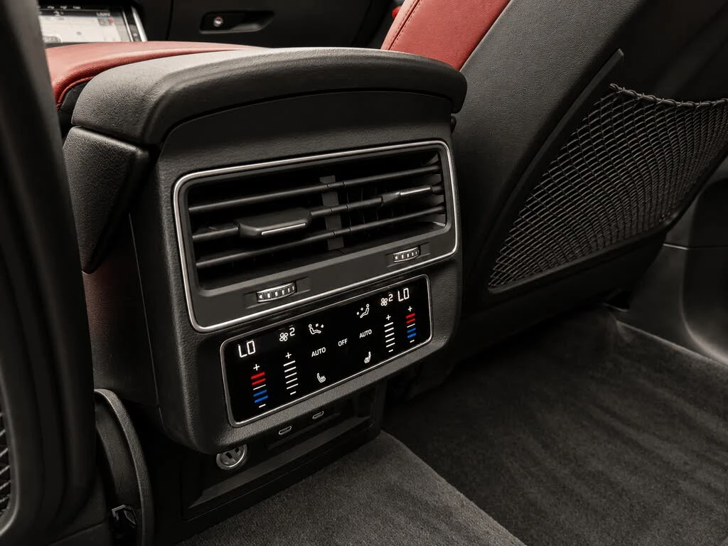 Audi SQ8 4.0T* BLACK OPTIC* B&O* MATRIX* КРАЙНА ЦЕНА, снимка 15 - Автомобили и джипове - 55979467