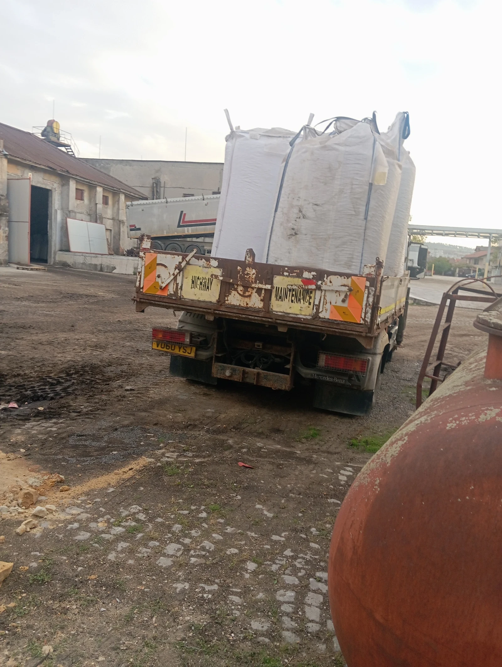 Mercedes-Benz Atego 1318 самосвал с кран, снимка 4 - Камиони - 56665094