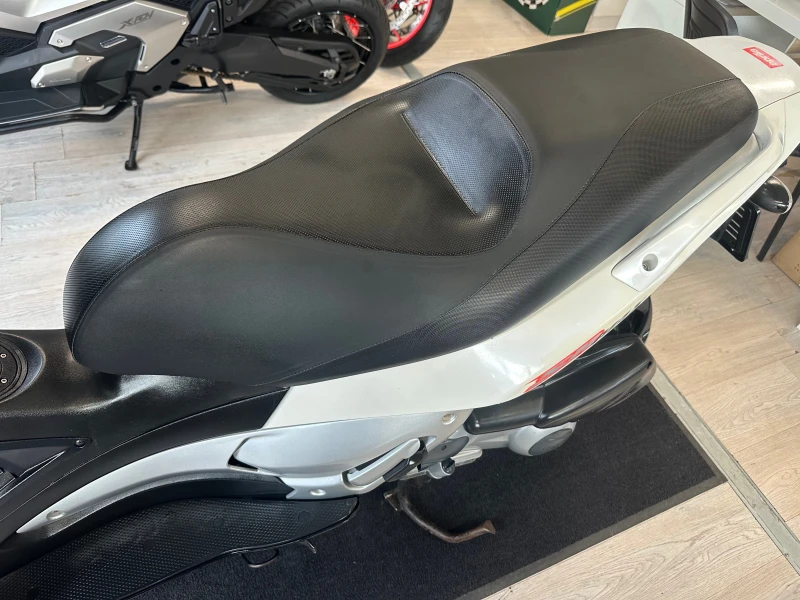 Aprilia Sr 300 MAX 18733км., снимка 4 - Мотоциклети и мототехника - 53538480