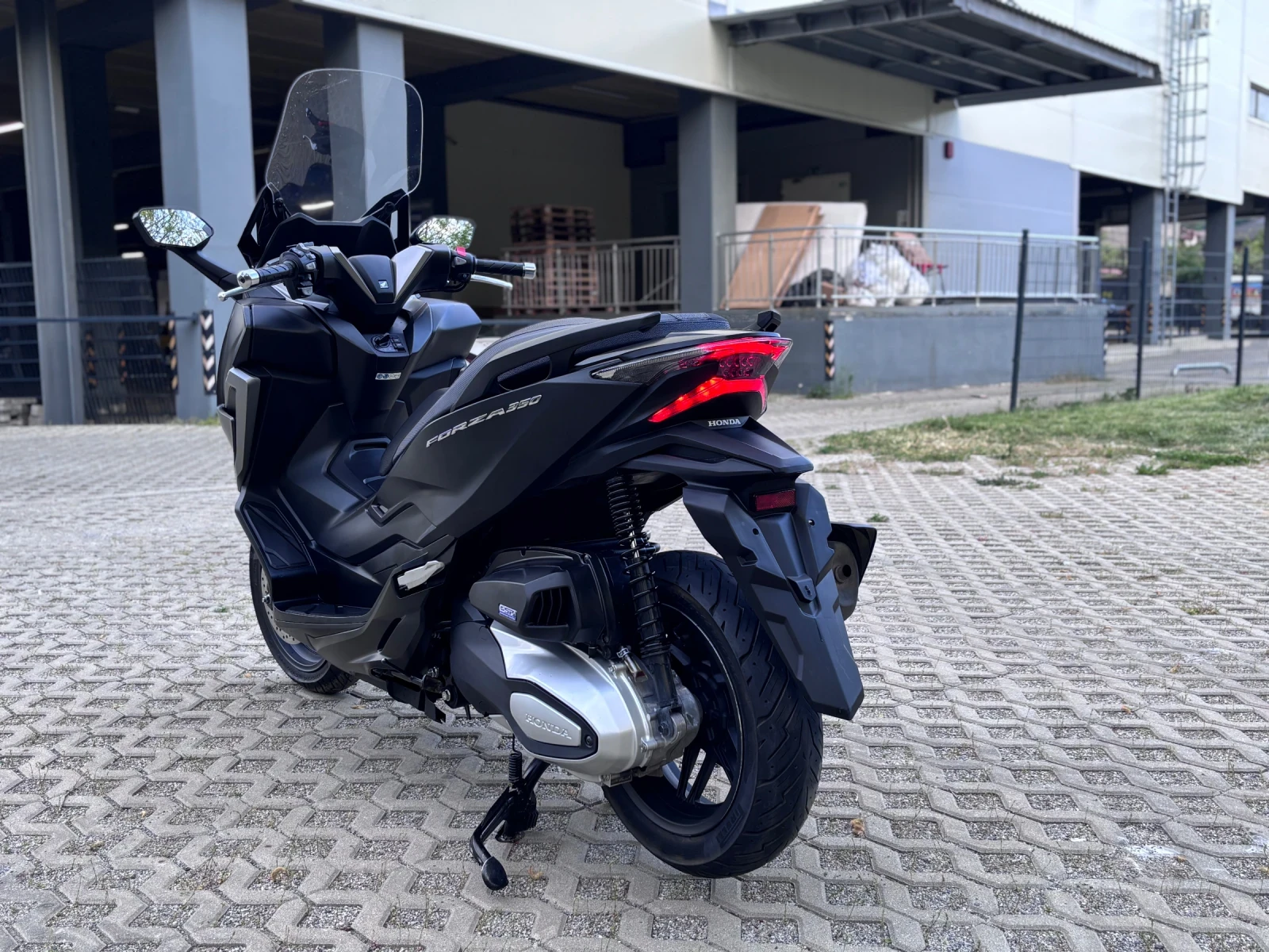 Honda Forza 350* ABS* LED* TC* ЕЛ СЛЮДА* KEYLESS* ПОДАРЪЦИ* , снимка 3 - Мотоциклети и мототехника - 54359516