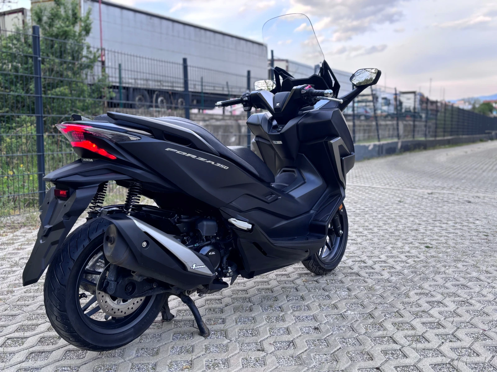 Honda Forza 350* ABS* LED* TC* ЕЛ СЛЮДА* KEYLESS* ПОДАРЪЦИ* , снимка 5 - Мотоциклети и мототехника - 54359516