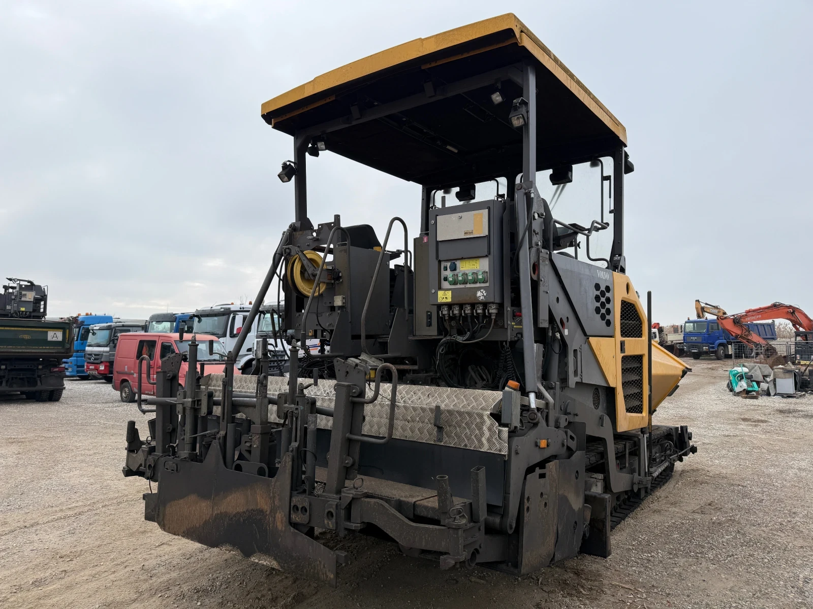 Асфалтополагаща машина Volvo ABG P8820C, снимка 4 - Индустриална техника - 56244751