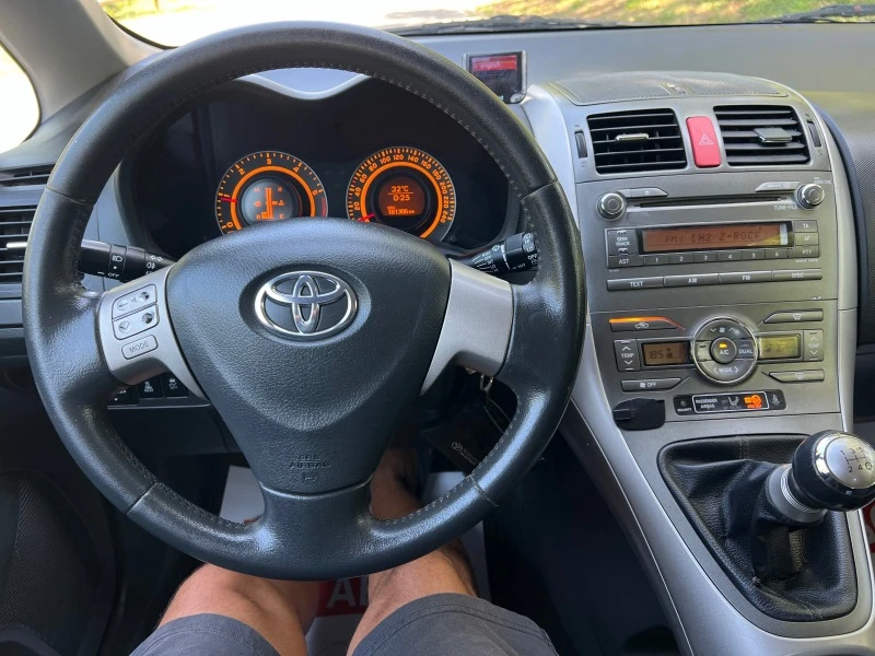 Toyota Auris 1.4 D4D/90p.s-5 vrati, снимка 15 - Автомобили и джипове - 46801751