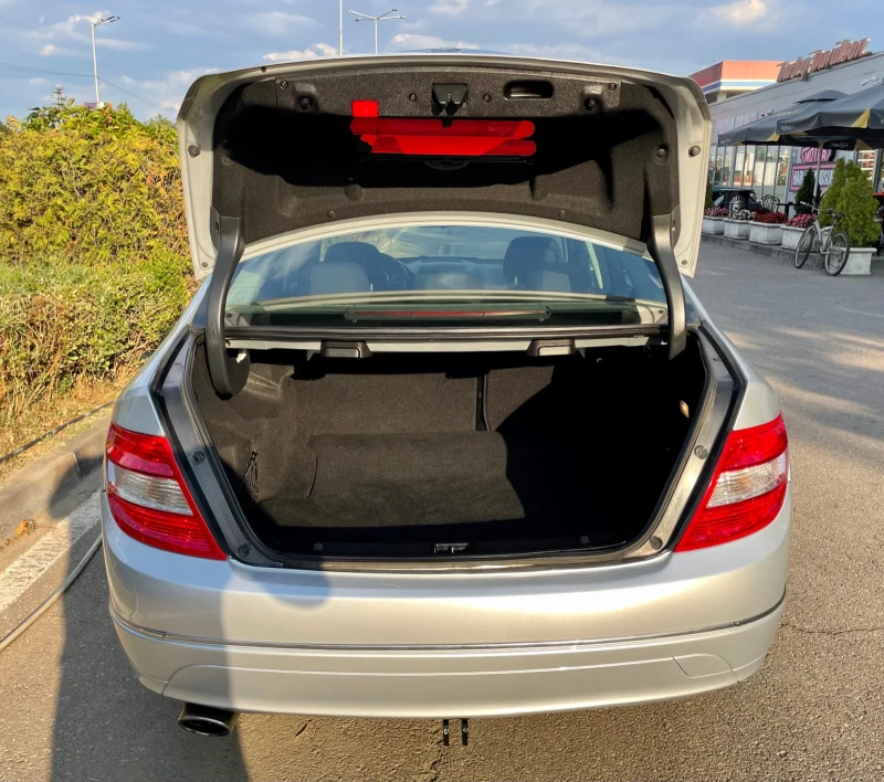 Mercedes-Benz C 220 646 Автоматик Elegance, снимка 16 - Автомобили и джипове - 46851318