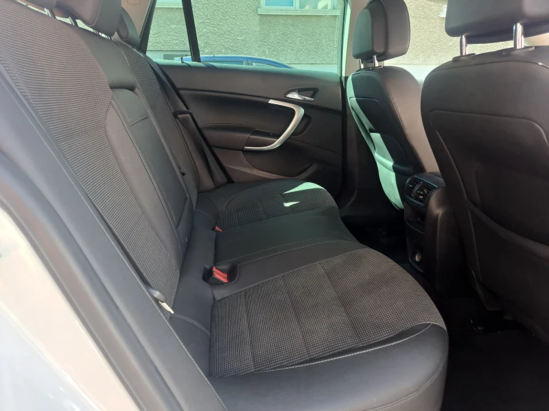 Opel Insignia, снимка 5 - Автомобили и джипове - 52589852