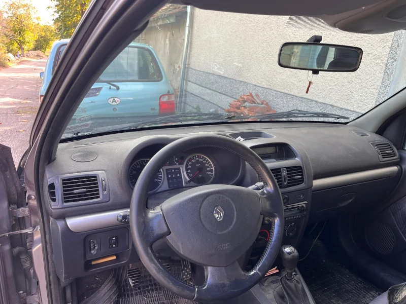 Renault Clio 1.4 16v, снимка 6 - Автомобили и джипове - 52263686