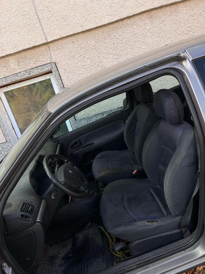 Renault Clio 1.4 16v, снимка 7 - Автомобили и джипове - 52263686