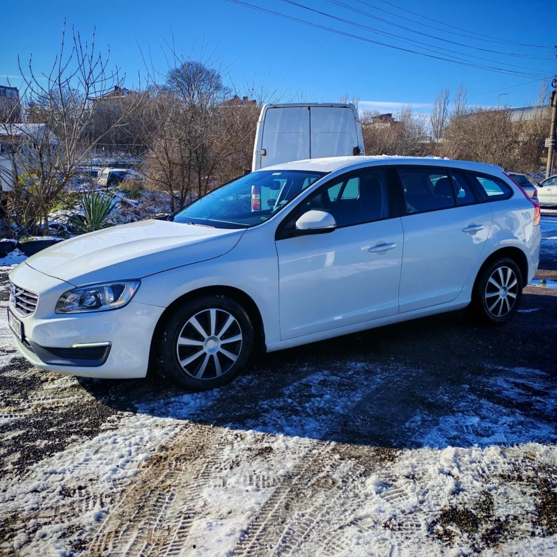 Volvo V60 2014 2.0 D3, снимка 3 - Автомобили и джипове - 53047030
