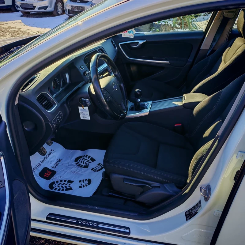 Volvo V60 2014 2.0 D3, снимка 13 - Автомобили и джипове - 53047030