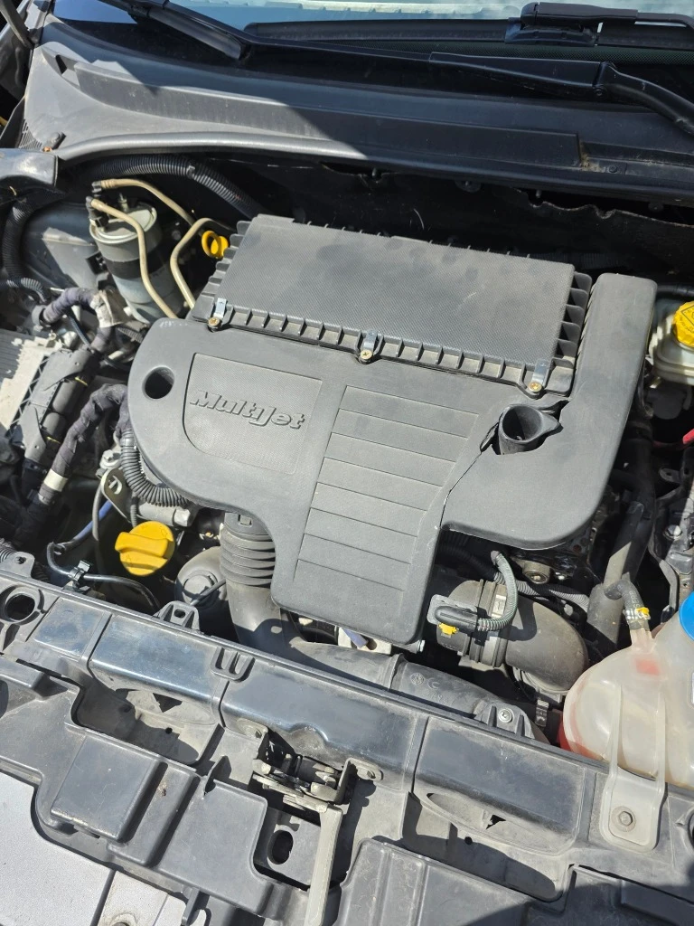 Fiat Punto 1.3 MultiJet, снимка 15 - Автомобили и джипове - 53308005