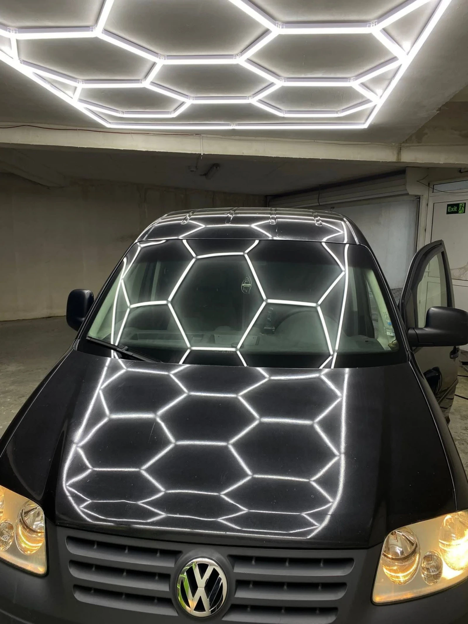 VW Caddy 1.9 - изображение 2