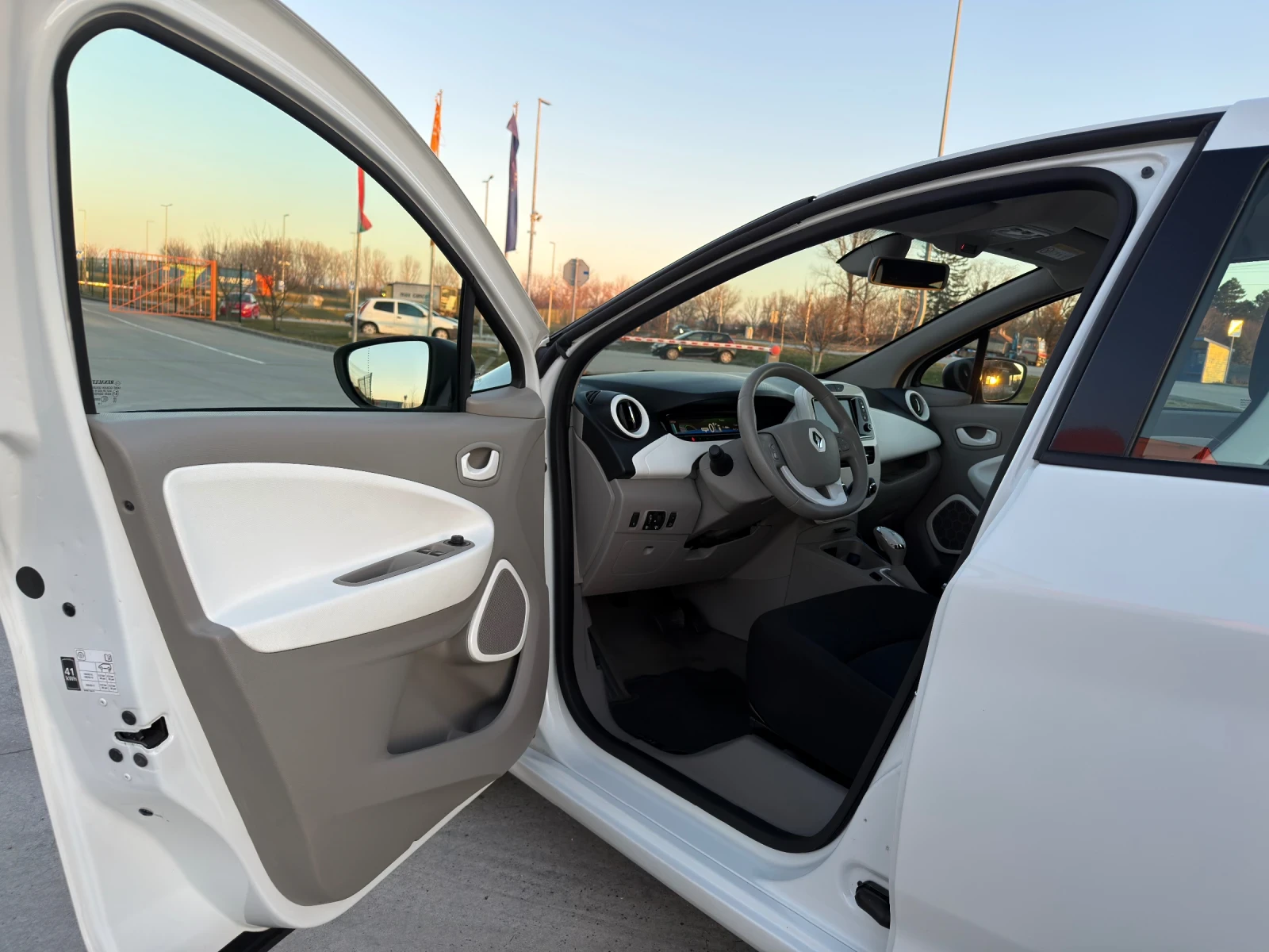 Renault Zoe 40 Germany, снимка 9 - Автомобили и джипове - 53710230