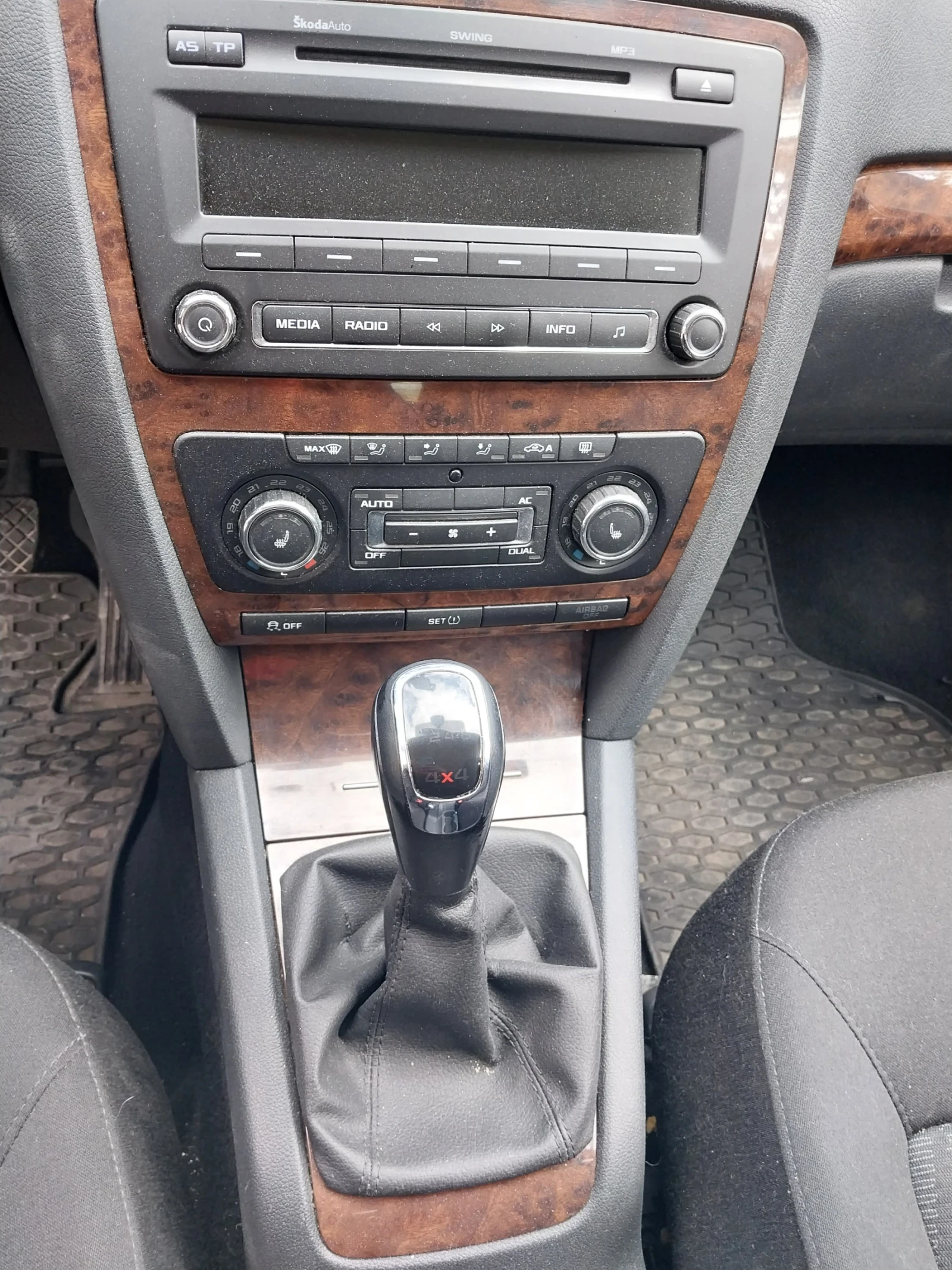 Skoda Octavia TDI 140 4х4, снимка 8 - Автомобили и джипове - 54398362
