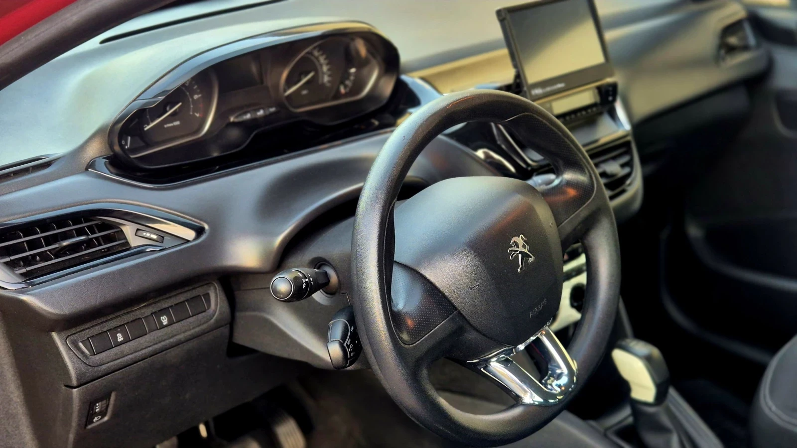 Peugeot 208 1.2i PureTech , снимка 6 - Автомобили и джипове - 54941458