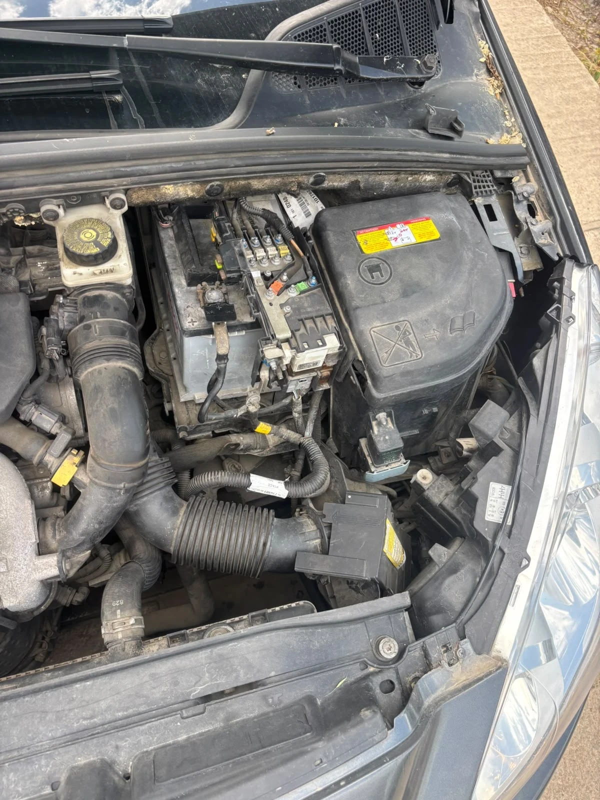 Peugeot 308 1.6 E-Hdi, снимка 12 - Автомобили и джипове - 55075647
