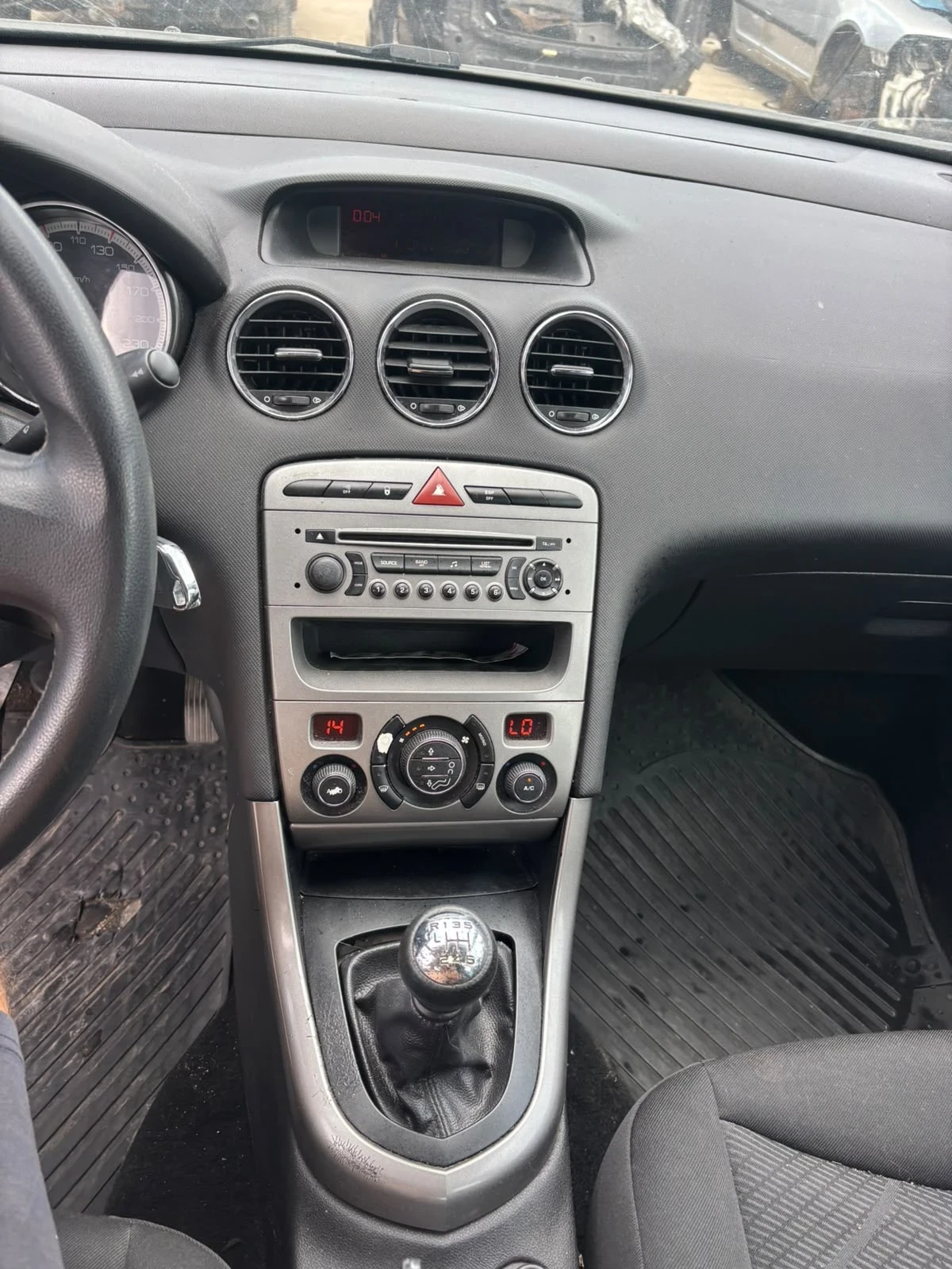 Peugeot 308 1.6 E-Hdi, снимка 13 - Автомобили и джипове - 55075647