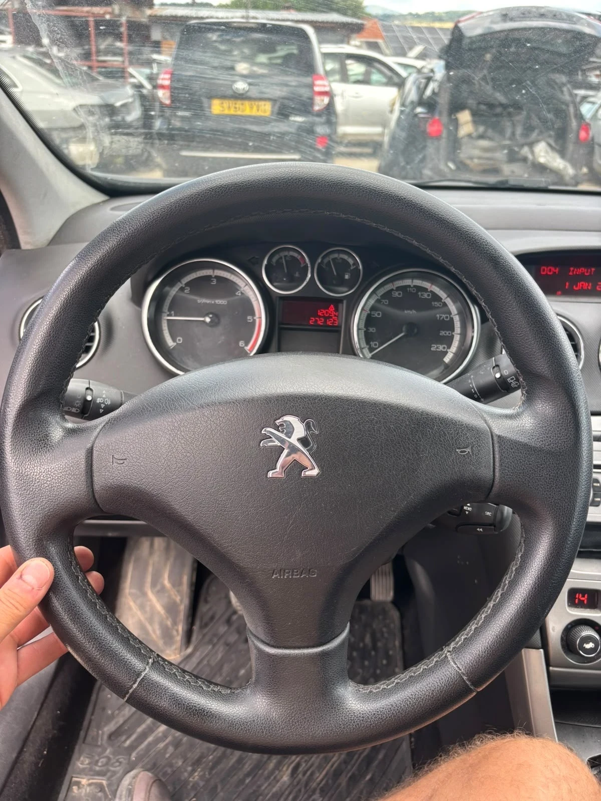 Peugeot 308 1.6 E-Hdi, снимка 10 - Автомобили и джипове - 55075647