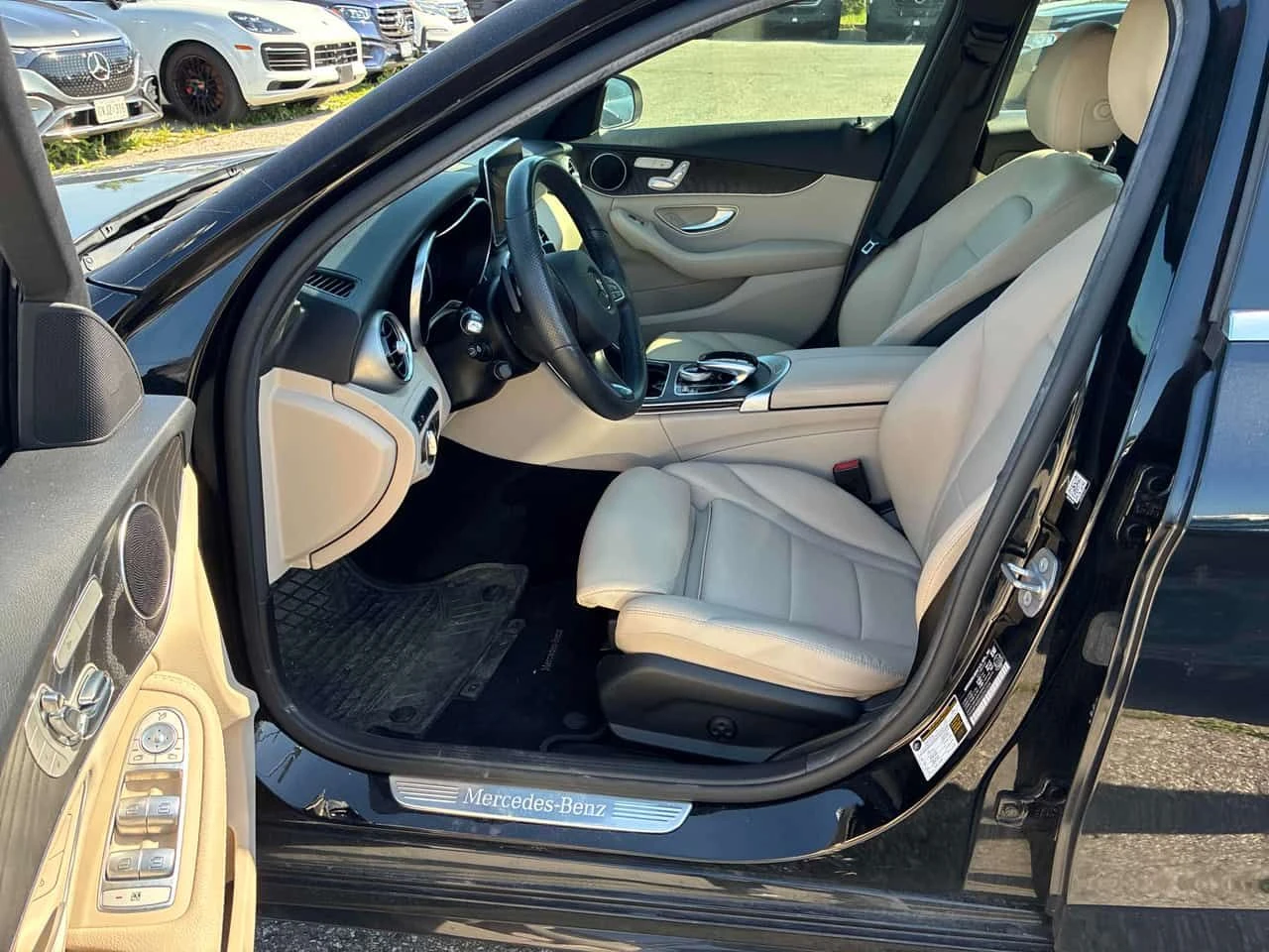 Mercedes-Benz C 300 * CARFAX * ОПЦИЯ ЗА ФИНАНСИРАНЕ, снимка 5 - Автомобили и джипове - 55235719