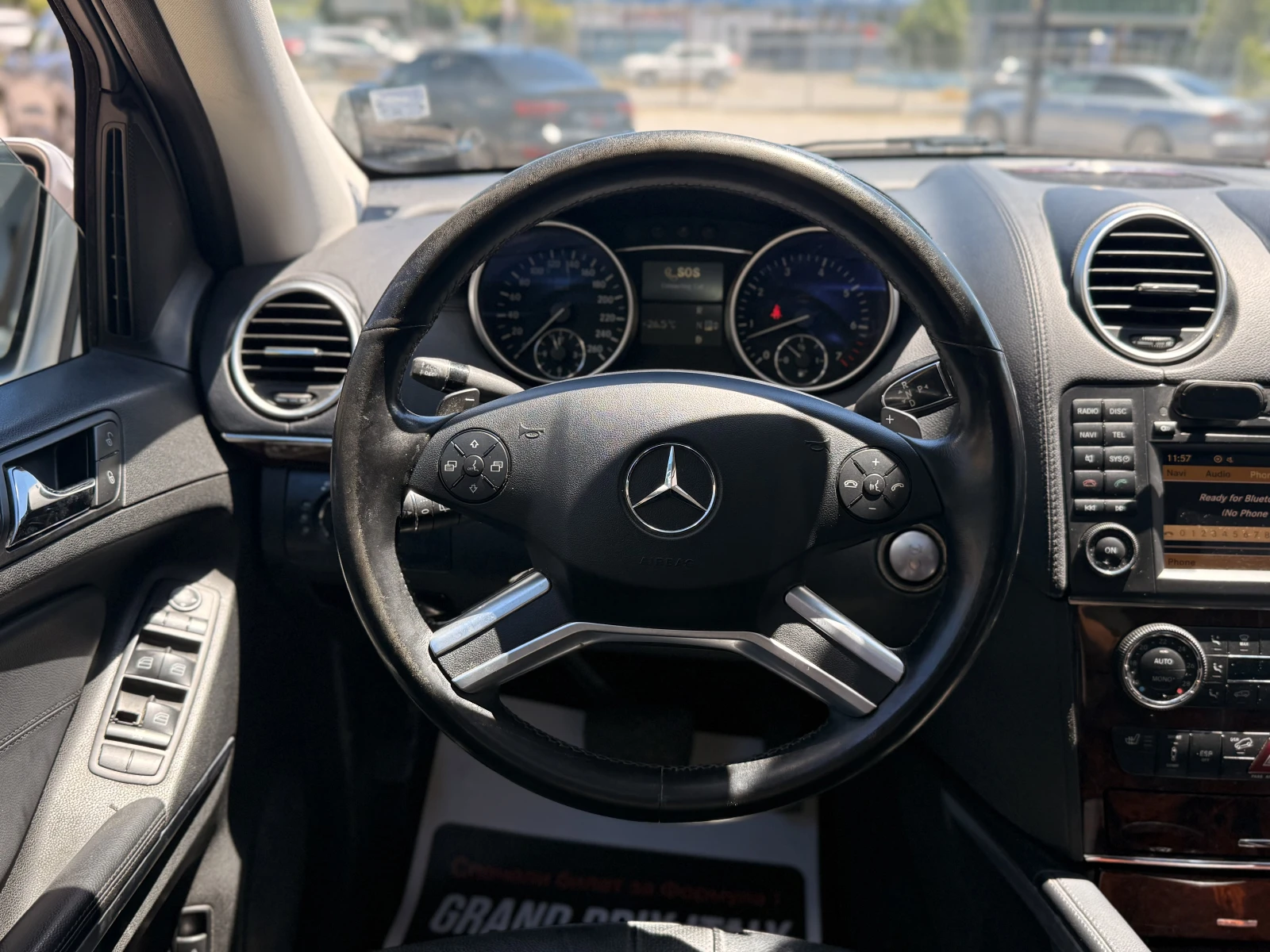 Mercedes-Benz ML 550 AMG/5.5 L/V8/KLESS/HARMAN KARDON/CARFAX, снимка 9 - Автомобили и джипове - 55435808