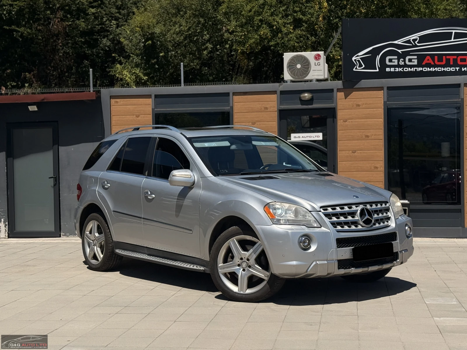 Mercedes-Benz ML 550 AMG/5.5 L/V8/KLESS/HARMAN KARDON/CARFAX, снимка 2 - Автомобили и джипове - 55435808