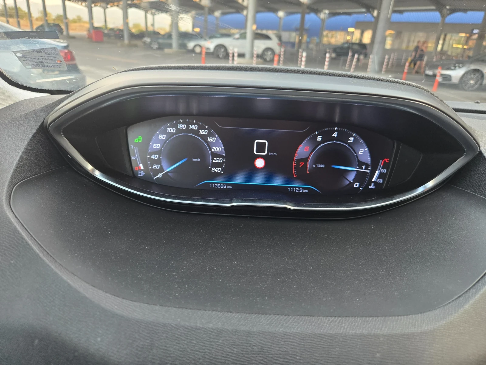Peugeot 5008 Puretech, снимка 9 - Автомобили и джипове - 56042819
